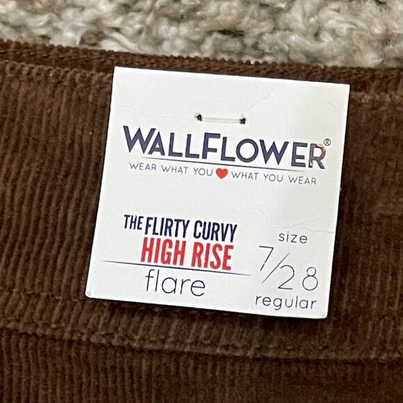 NWT Women's Flirty Curvy Flare High Rise Insta Stretch Juniors Jeans Size 7 - Picture 5 of 8